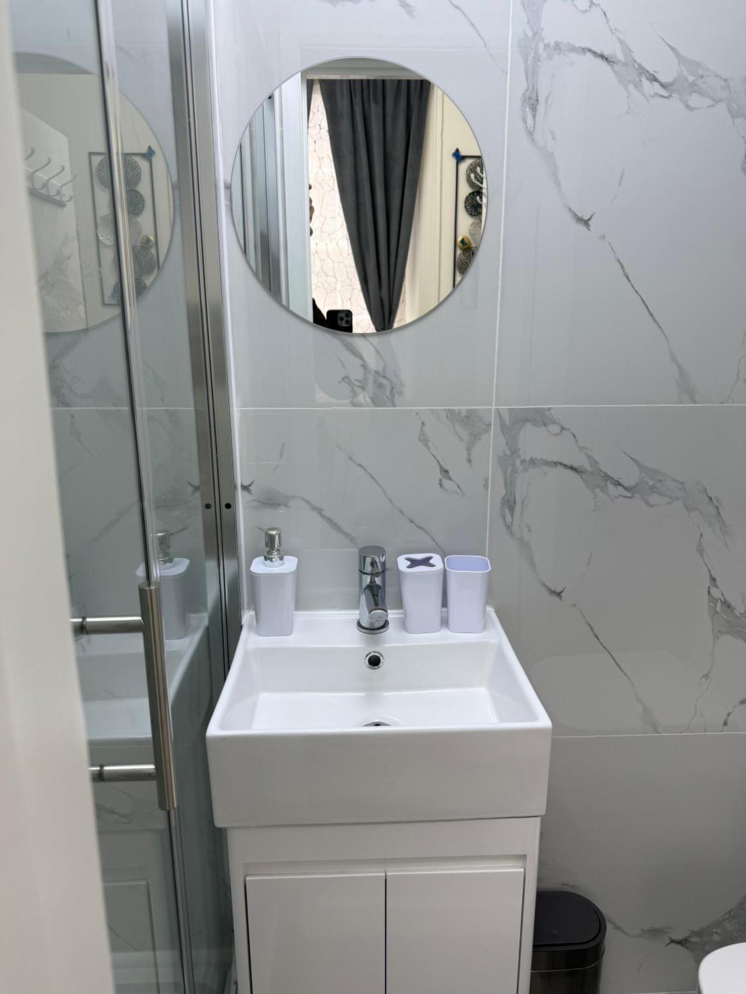 Luxury In Victoria, 7 Minutes Walk To Victoria Station, 5 * Лондон