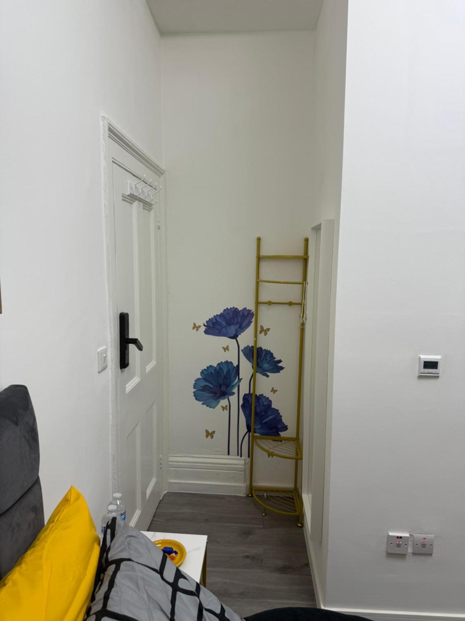 Luxury In Victoria, 7 Minutes Walk To Victoria Station, 5 Проживание в семье